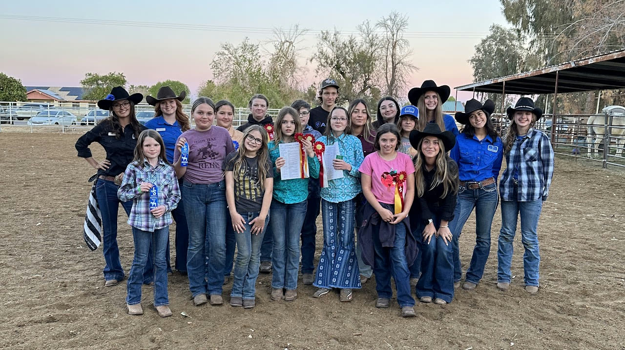 Campers and horses at Jordan Stables Horse Camp