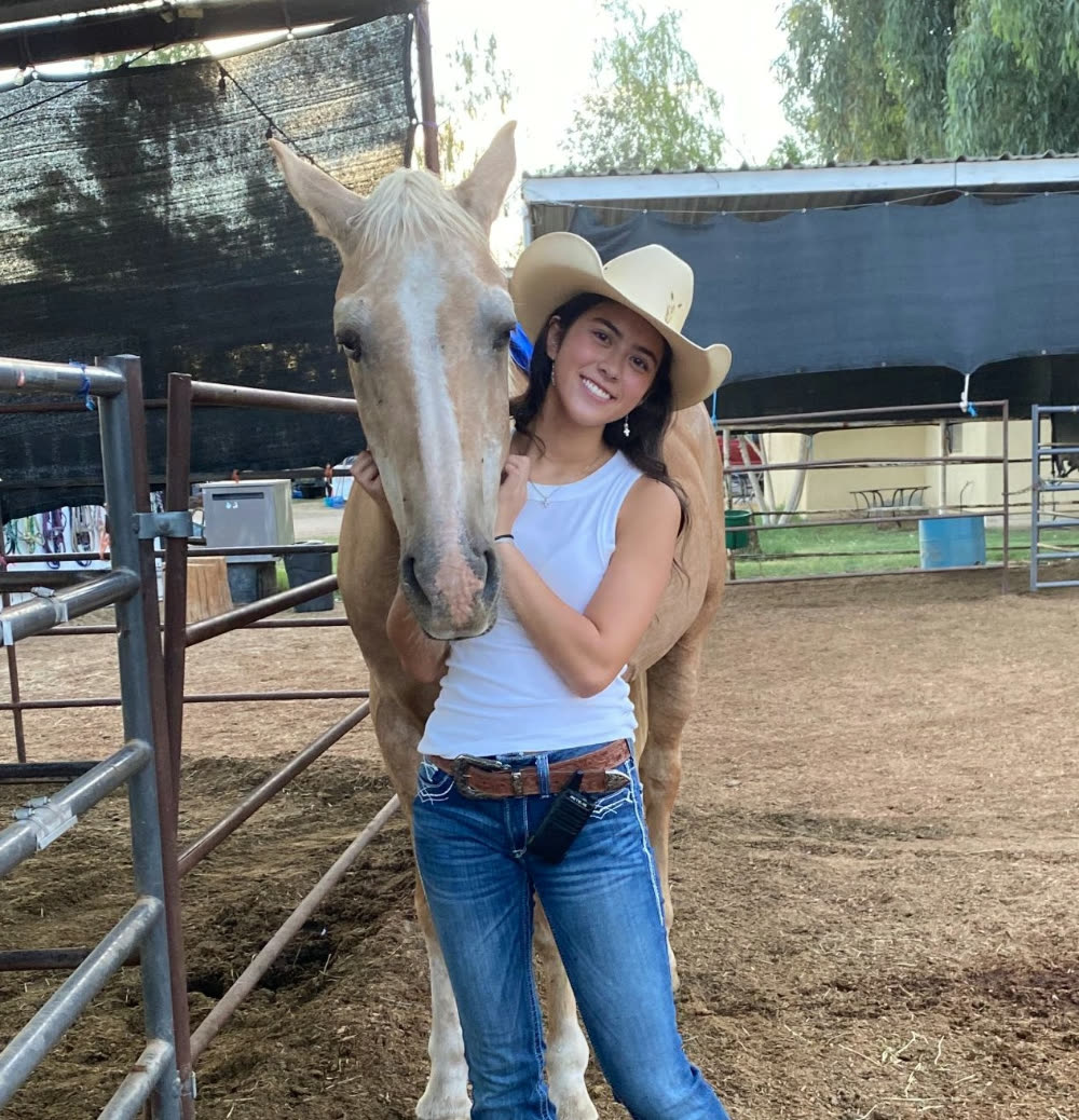 Miss Riana, Instructor
